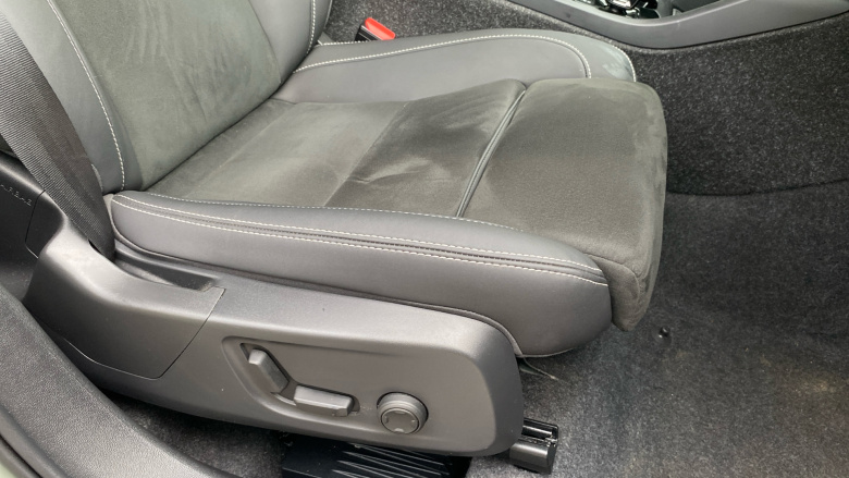 Volvo XC40 2.0 B3P Plus Dark 5dr Auto Petrol Estate